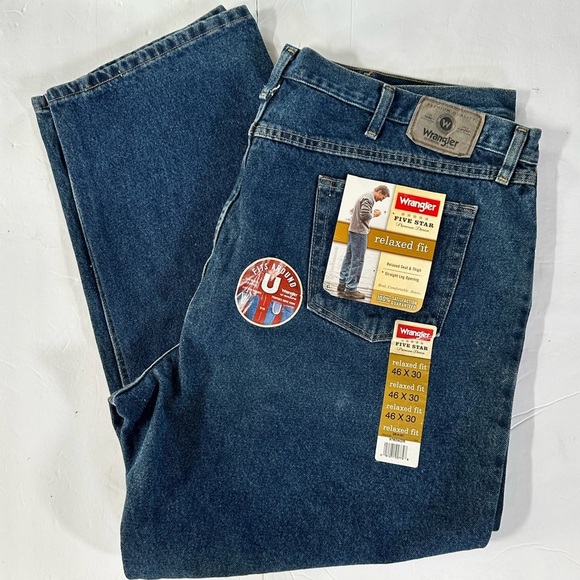 NWT Wrangler Men’s Jeans Relaxed Fit Straight Leg - Picture 1 of 7